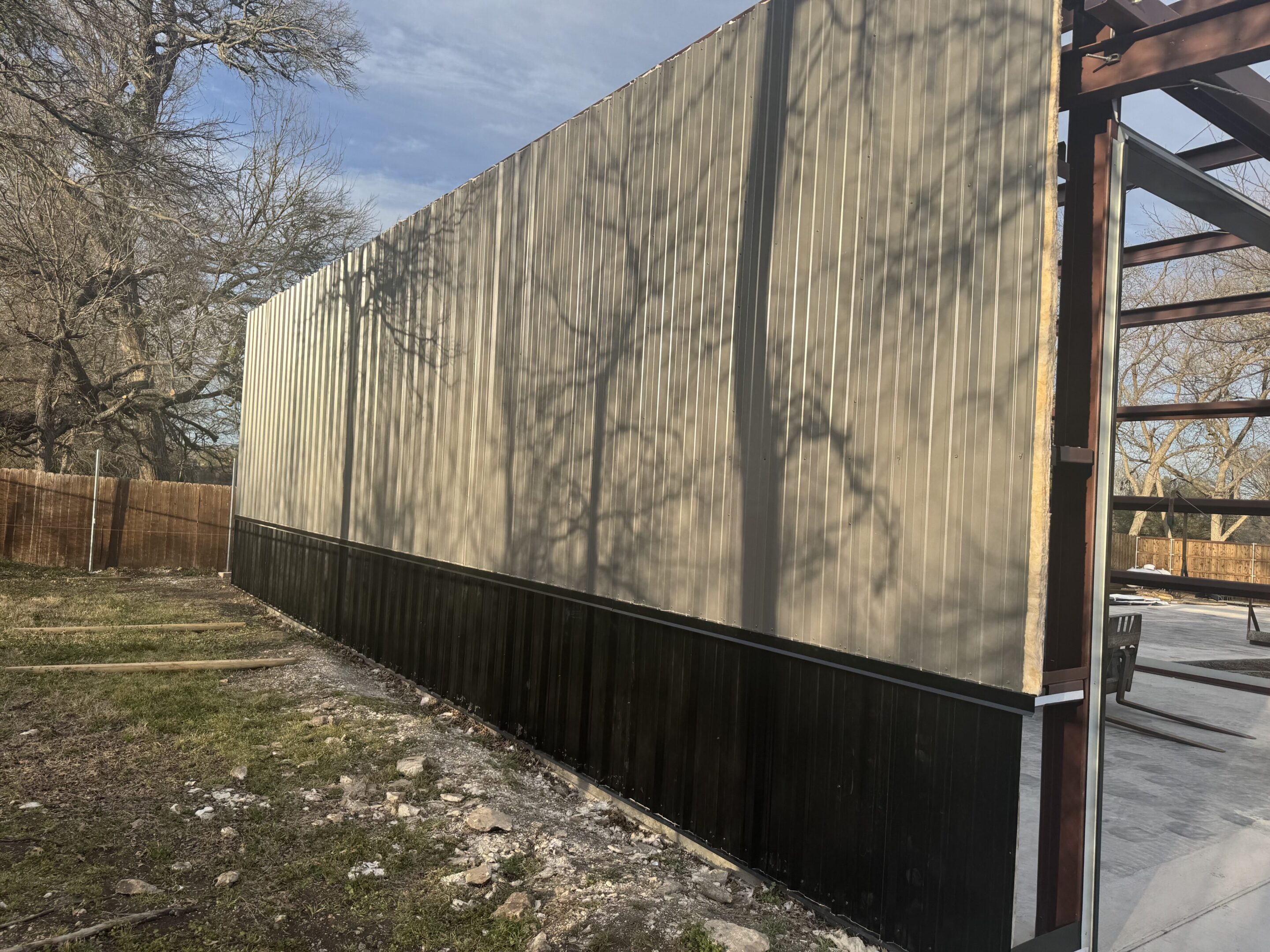 A fence that has been painted black and white.